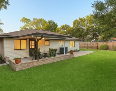 2827 Woodhall Court - Photo Thumbnail 8