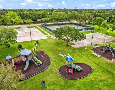 2827 Woodhall Court - Photo Thumbnail 10