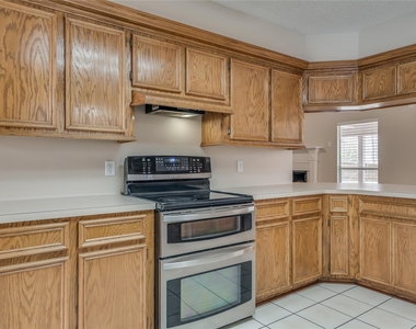 2460 Pebblebrook Circle - Photo Thumbnail 10