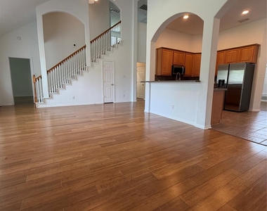 38 N Regan Mead Circle - Photo Thumbnail 5