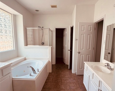 38 N Regan Mead Circle - Photo Thumbnail 15