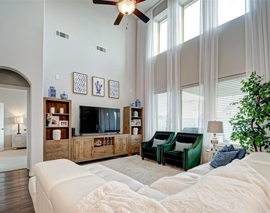 23811 Via Viale Dr - Photo Thumbnail 2