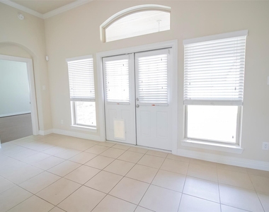 4718 Sabero Lane - Photo Thumbnail 17