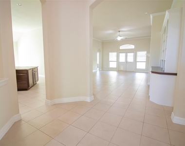 4718 Sabero Lane - Photo Thumbnail 6