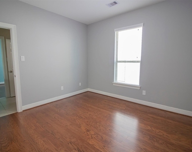 4718 Sabero Lane - Photo Thumbnail 7