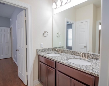 4718 Sabero Lane - Photo Thumbnail 8