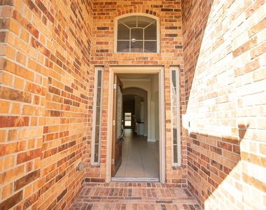 4718 Sabero Lane - Photo Thumbnail 2
