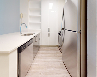 10 Hanover Square - Photo Thumbnail 1