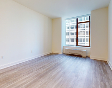 10 Hanover Square - Photo Thumbnail 2