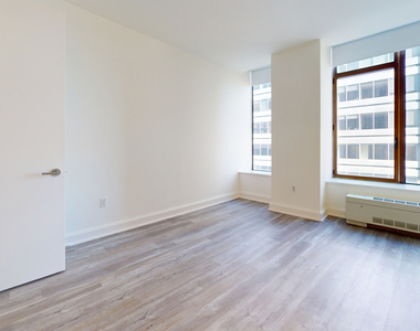 10 Hanover Square - Photo Thumbnail 3