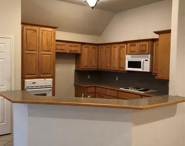 13322 Colton Lane - Photo Thumbnail 4