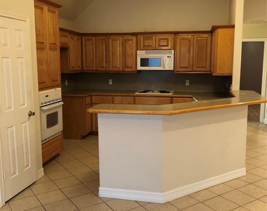 13322 Colton Lane - Photo Thumbnail 5