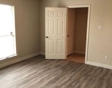 13322 Colton Lane - Photo Thumbnail 11