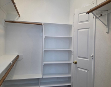 4306 Lakeside Meadow Drive - Photo Thumbnail 20