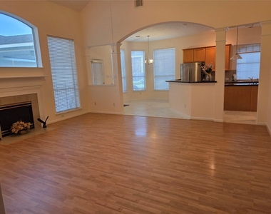 4306 Lakeside Meadow Drive - Photo Thumbnail 8