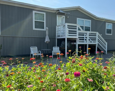 3234 Bobbie Street - Photo Thumbnail 4