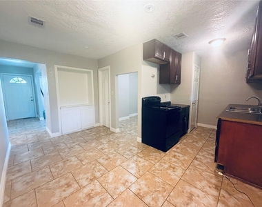 12211 Wessex Drive - Photo Thumbnail 7