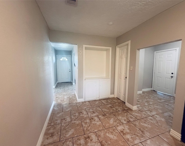 12211 Wessex Drive - Photo Thumbnail 6