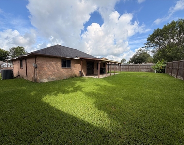 12211 Wessex Drive - Photo Thumbnail 21