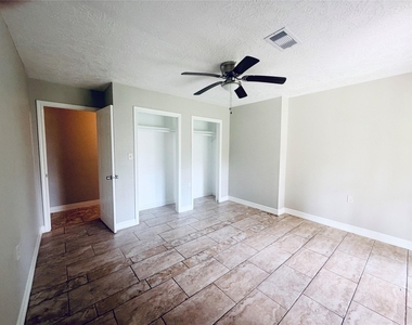 12211 Wessex Drive - Photo Thumbnail 12