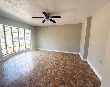 12211 Wessex Drive - Photo Thumbnail 2