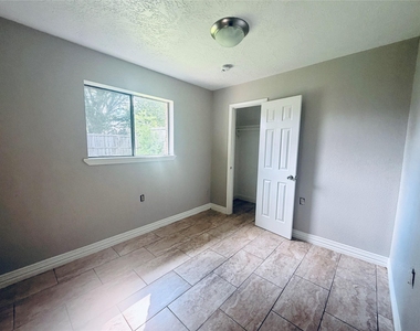 12211 Wessex Drive - Photo Thumbnail 13