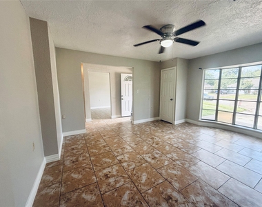 12211 Wessex Drive - Photo Thumbnail 3