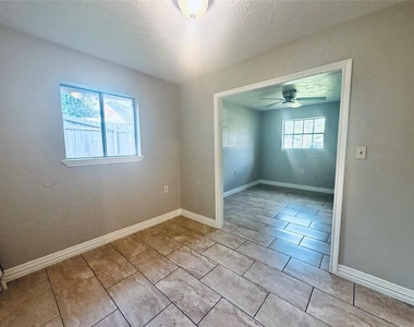 12211 Wessex Drive - Photo Thumbnail 15