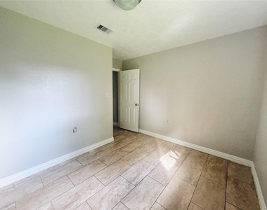 12211 Wessex Drive - Photo Thumbnail 14