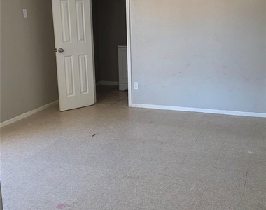 5130 Chapman Street - Photo Thumbnail 4