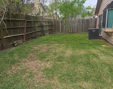 7803 La Rochelle Circle - Photo Thumbnail 8