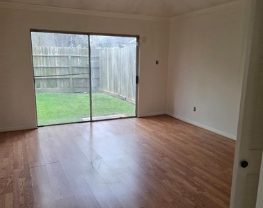 7803 La Rochelle Circle - Photo Thumbnail 9