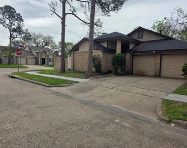 7803 La Rochelle Circle - Photo Thumbnail 5