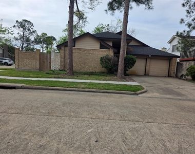 7803 La Rochelle Circle - Photo Thumbnail 6