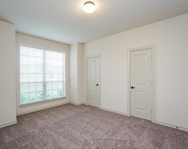2206 Argos Drive - Photo Thumbnail 21