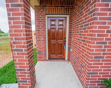 2206 Argos Drive - Photo Thumbnail 4