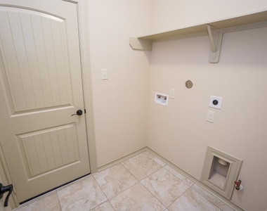 2206 Argos Drive - Photo Thumbnail 27