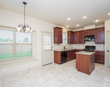 2206 Argos Drive - Photo Thumbnail 10
