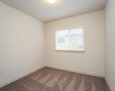 2206 Argos Drive - Photo Thumbnail 20