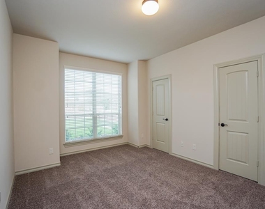 2206 Argos Drive - Photo Thumbnail 24