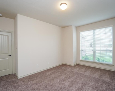 2206 Argos Drive - Photo Thumbnail 23