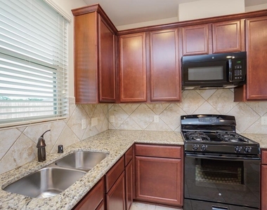 2206 Argos Drive - Photo Thumbnail 13