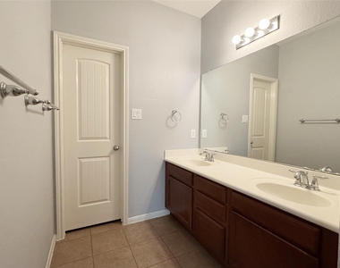 1050 Forest Haven Court - Photo Thumbnail 9