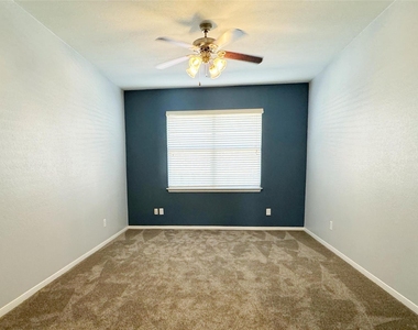 1050 Forest Haven Court - Photo Thumbnail 7