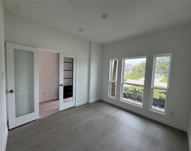 6423 Green Pedal Ln - Photo Thumbnail 4