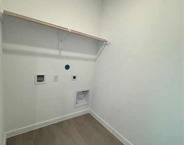 6423 Green Pedal Ln - Photo Thumbnail 5