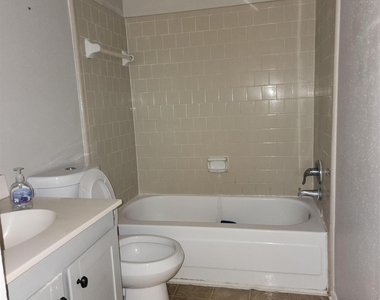6938 Foxbrook Drive - Photo Thumbnail 11