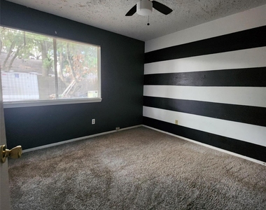 6938 Foxbrook Drive - Photo Thumbnail 6
