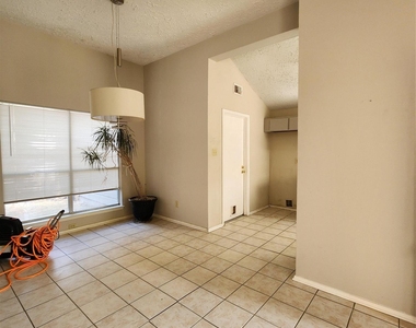 6938 Foxbrook Drive - Photo Thumbnail 16