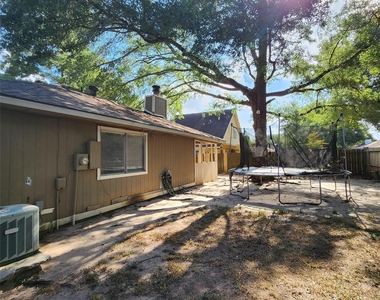 6938 Foxbrook Drive - Photo Thumbnail 14